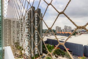 Image 11 - 855404