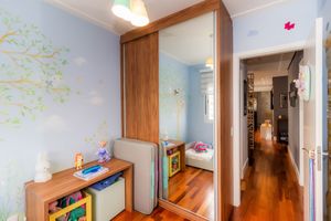 Image 16 - 855404
