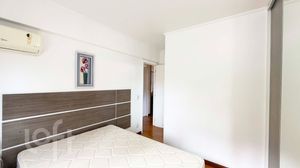 Image 18 - 855409