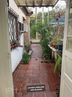 Image 20 - 855418