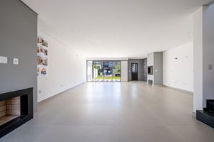 Image 1 - 855535