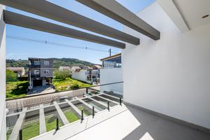 Image 10 - 855535