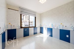 Image 21 - 855552