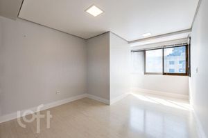 Image 28 - 855552