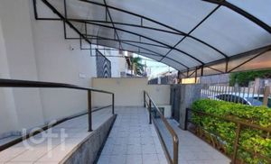 Image 4 - 855608