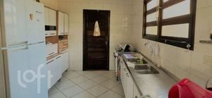 Image 6 - 855612
