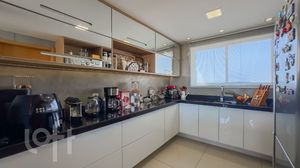 Image 11 - 855668