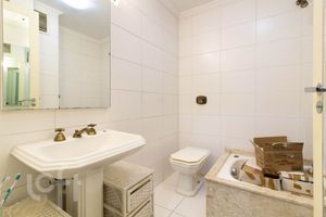Image 8 - 855761