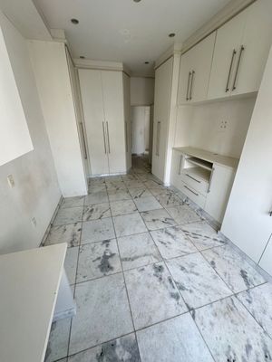 Image 28 - 855811