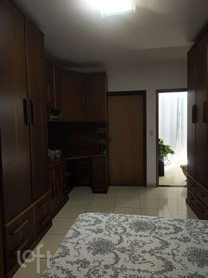 Image 5 - 855913