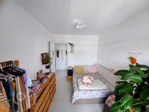 Image 4 - 855926