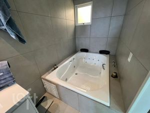 Image 8 - 855978