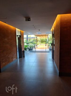Image 22 - 855991