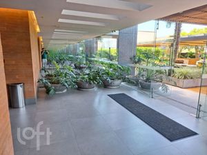 Image 10 - 855991