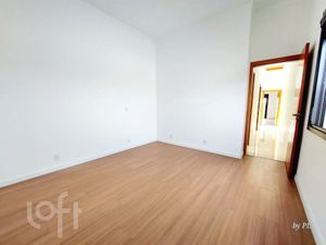 Image 19 - 856001