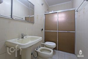 Image 19 - 856003