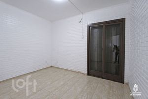 Image 21 - 856003