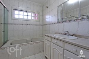 Image 13 - 856003