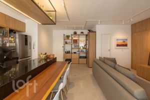 Image 6 - 856007