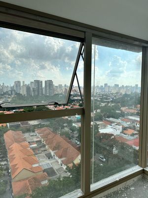 Image 17 - 856098