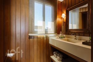 Image 18 - 856130