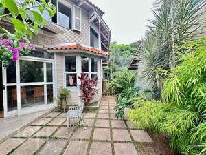 Image 30 - 856150