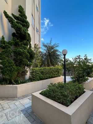 Image 18 - 856171