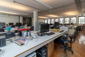 Image 19 - 856189