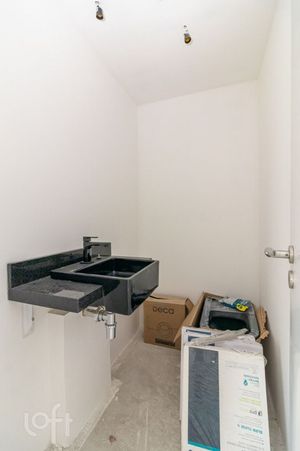 Image 6 - 856271