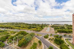 Image 11 - 856271