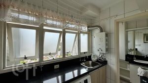 Image 19 - 856305