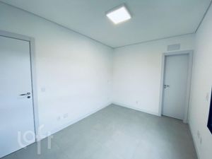 Image 4 - 856344