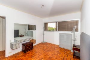 Image 17 - 856352