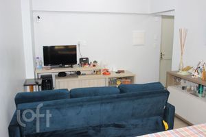 Image 6 - 856356