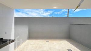 Image 5 - 856374