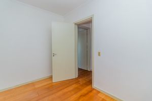 Image 7 - 856386