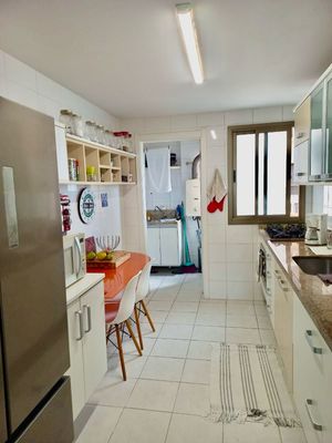 Image 3 - 856441