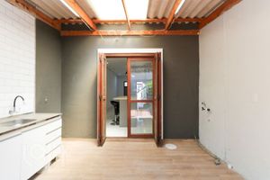 Image 11 - 856527