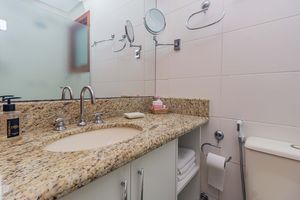 Image 19 - 856532