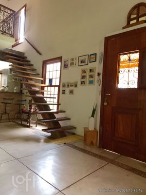 Image 5 - 856605