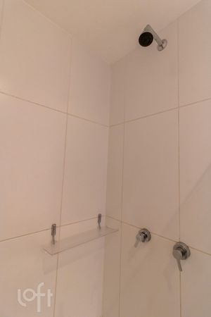 Image 19 - 856612