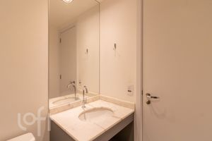 Image 18 - 856612