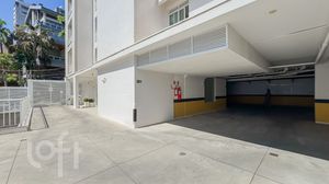 Image 33 - 856624