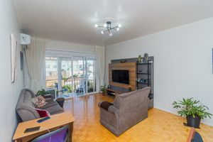 Image 6 - 856674