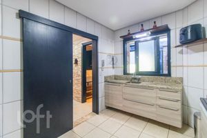 Image 19 - 856695