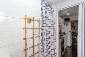 Image 34 - 856700