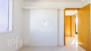 Image 19 - 856703
