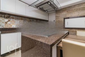Image 3 - 856703