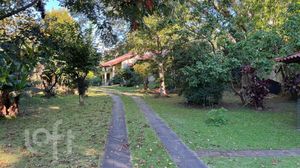 Image 29 - 856712