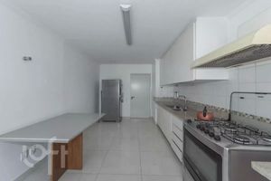 Image 10 - 856715